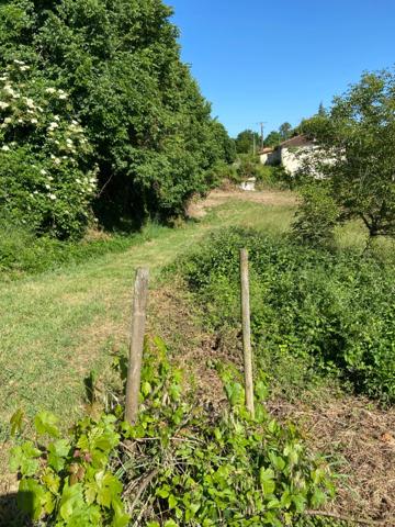 Ruelle. Terrain 2858 m² avec CU