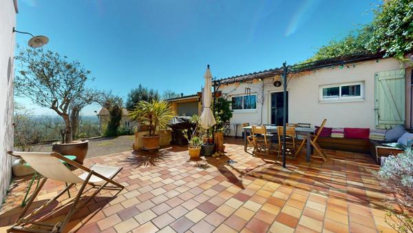 Appartement
         5 pièces
        - 132 m² 349 000 € *