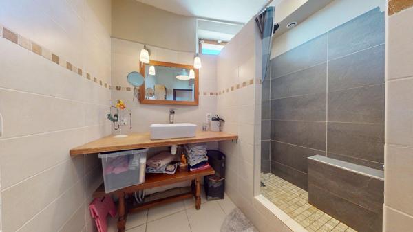 Appartement
         5 pièces
        - 132 m² 349 000 € *