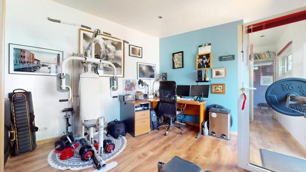 Appartement
         5 pièces
        - 132 m² 349 000 € *