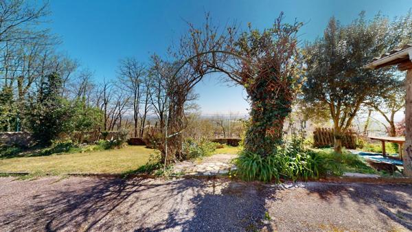 Appartement
         5 pièces
        - 132 m² 349 000 € *