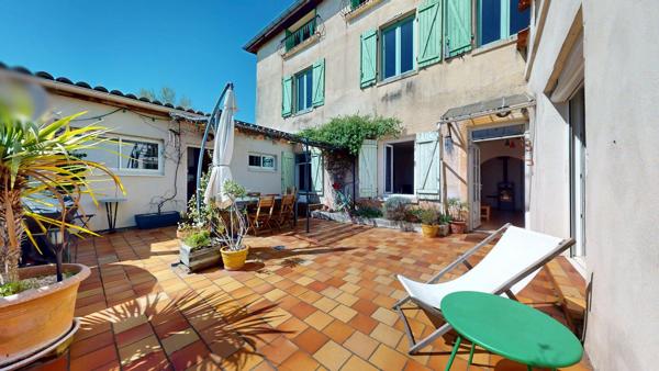 Appartement
         5 pièces
        - 132 m² 349 000 € *