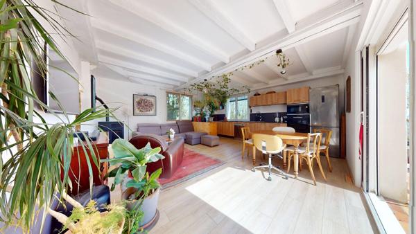 Appartement
         5 pièces
        - 132 m² 349 000 € *