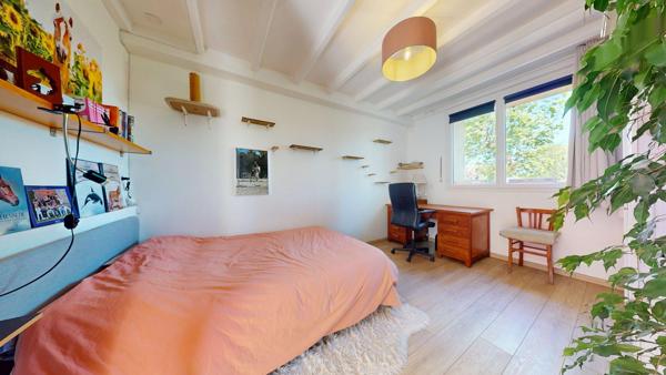 Appartement
         5 pièces
        - 132 m² 349 000 € *