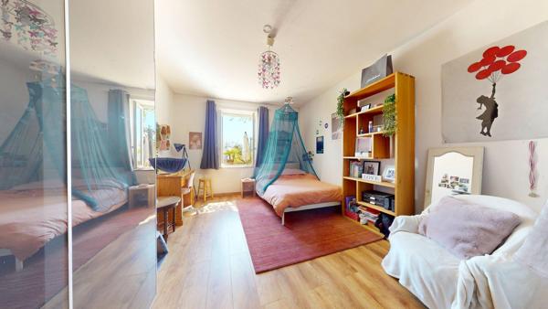 Appartement
         5 pièces
        - 132 m² 349 000 € *