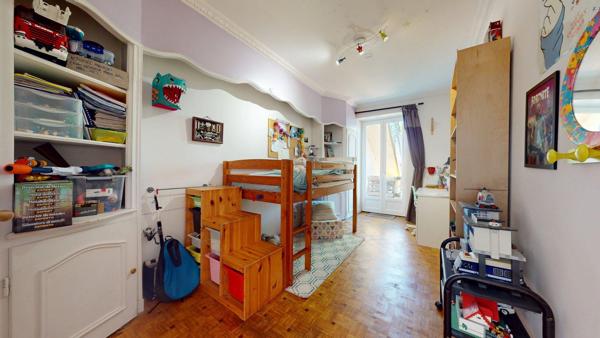 Appartement
         5 pièces
        - 132 m² 349 000 € *