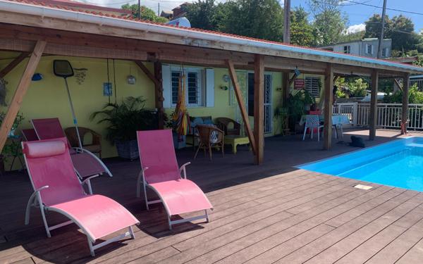 Maison à vendre    4 pièces •  Bouillante