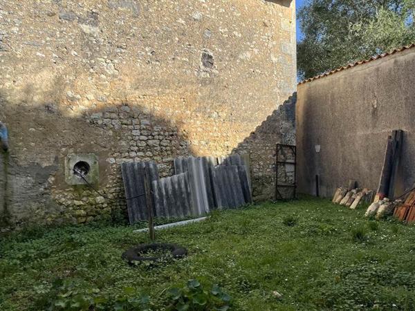 Maison 56 000 € Mirambeau 5 p 300 m² DPE
