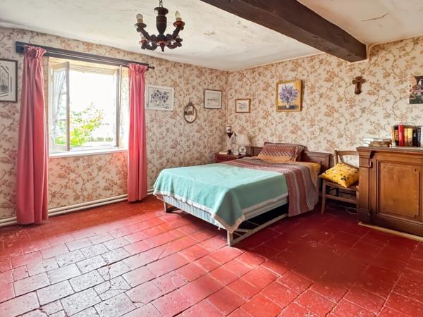 Maison à vendre 5 pièces proche de LA CLAYETTE (71) - 165 m² - 4 chambres - dépendances - terrain de 1087 m²