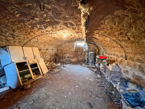 Maison à vendre 5 pièces proche de LA CLAYETTE (71) - 165 m² - 4 chambres - dépendances - terrain de 1087 m²