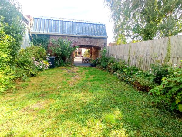 Camphin-en-Carembault (59133) ANCIENNE FERME RENOVEE 3 CHAMBRES JARDIN DEPENDANCES