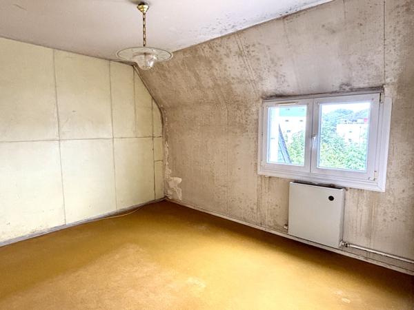 Maison
         4 pièces
        - 98 m²