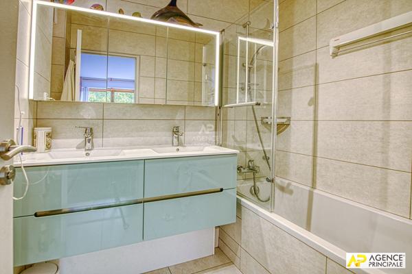 Le Chesnay Parly 2 - Appartement 5 pièces 105 m² situé au 2e et dernier étage avec ascenseur, avec cave et parking €495 000 ** - Référence 25827