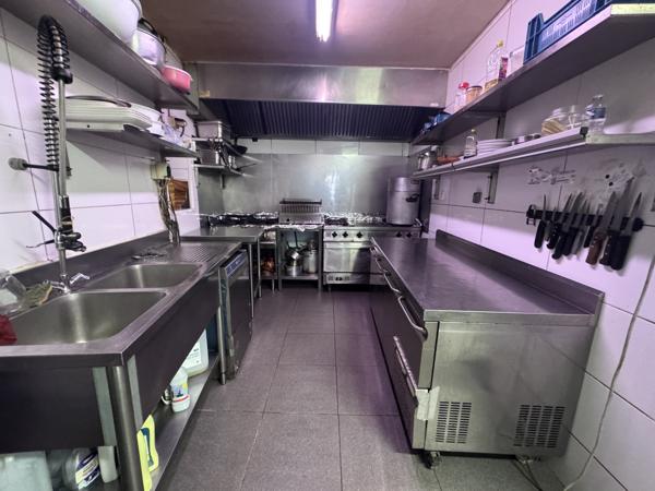 Fonds De Commerce
        
        - 100 m² 286 000 € *