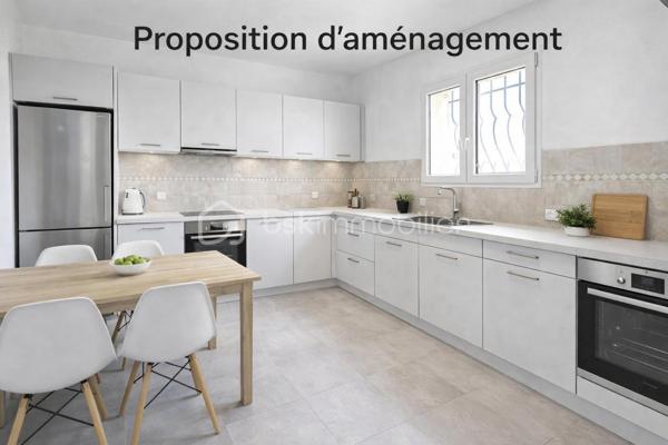 TARADEAU – Votre conseillère Fabienne Rigaud vous propose de découvrir cette agréable maison située dans un environnement résidentiel calme et recherché.

Cette maison de 100 m2, édifiée en 1980 sur une parcelle de 560 m², se compose d’un séjour climatisé lumineux donnant sur une grande terrasse couverte avec une magnifique vue panoramique, d’une grande cuisine séparée, de deux chambres, d’une salle de bains (baignoire + douche), wc séparé , cellier ainsi que d’un garage de 20 m² + cave.

Le bien est élevé sur deux niveaux et offre un cadre de vie paisible, à proximité des commodités du village.

La propriété dispose d’une dépendance de 20 m² au rez de chaussée (douche, wc et kitchinette)  permettant la création d’un espace indépendant professionnel, d’un projet locatif ou suite parentale. L’ensemble présente un fort potentiel d’aménagement.

Les points forts :  
– Quartier calme et résidentiel
– Terrain agréable avec vue exceptionnelle
– Dépendance de 20 m² offrant un potentiel supplémentaire

Pour tout renseignement ou pour organiser une visite contactez Fabienne RIGAUD au 06 60 81 38 06 ou par mail : f.rigaud@bskimmobilier.com