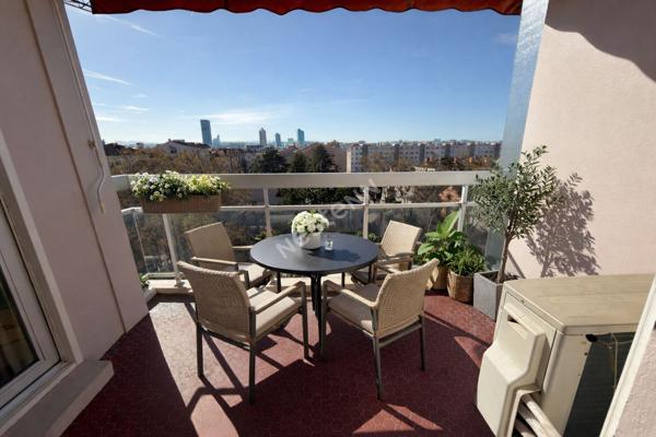 Appartement T3 Villeurbanne Gratte-Ciel 69100 - Dernier étage - Traversant Est / Ouest - Balcon à vivre - Garage en Sus - cave.
