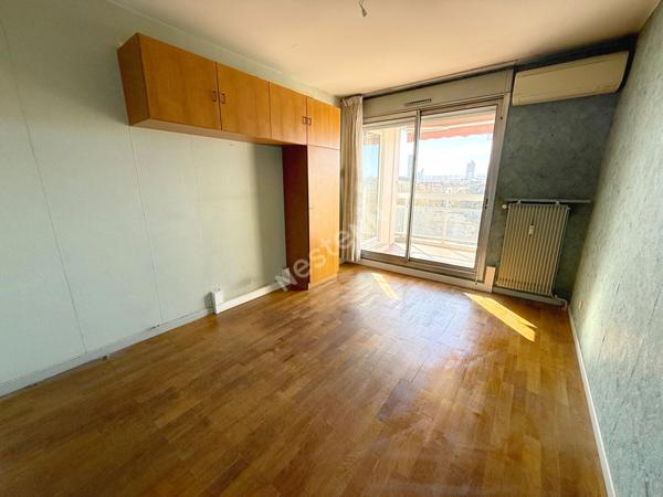 Appartement T3 Villeurbanne Gratte-Ciel 69100 - Dernier étage - Traversant Est / Ouest - Balcon à vivre - Garage en Sus - cave.