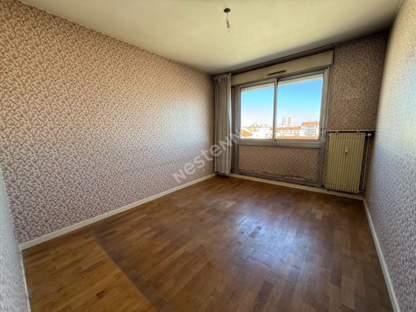Appartement T3 Villeurbanne Gratte-Ciel 69100 - Dernier étage - Traversant Est / Ouest - Balcon à vivre - Garage en Sus - cave.