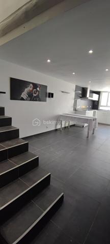 Tout d abord je vous précise que pour cette opportunité, le propriétaire est flexible et ouvert à petite discussion. 
Laissez vous séduire par cette charmante maison entièrement rénovée avec soin, ou il ne reste plus qu à poser vos valises. 
Maison de type 3 idéalement située en plein centre du village avec toutes les commodités à pied tél que l école maternelle et primaire, une superette ouverte 7 jours sur 7, La poste avec distributeur de billets, pharmacie et maison médicale, pizzaiolo, tabac et garage réparation voiture et tout cela à pied sur 300 m, Grand parking gratuit à 20 m. 
Maison de 74 m2 comportant au rez de chaussée : une salle de séjour/cuisine de 29 m2 lumineux ,une buanderie de 9 m2, un WC de 1 m2, un garage à vélo ou moto de 5 m2, maison traversante.
A l étage : Un escalier vous mène à l espace nuit, ou l on trouve d abord, un dégagement qui dessert lui un WC indépendant , une grande salle d eau contemporaine comportant, double vasque douche de 2,10 m X 90 cm, un chambre de 10 m2 une deuxième Chambre de 11 m2 
Sous combles on trouvera une très grande mezzanine ou l on se tient debout servant de 3 éme chambre ideal pour un ado surface 16 m2 .
Maison sans travaux, comportant des équipements récents et de qualité , 
des chassis PVC doubles vitrages oscillo-battant dans toutes les pièces,
 la climatisation réversible DAIKIN dans le séjour et les deux chambres à l étage, 
Une cuisine équipée d un four intégré , un micro onde intégré,un réfrigérateur congélateur intégré une plaque à induction une hotte aspirante, 
 la fibre des prises ordinateur RJ45 dans toutes les pièces, 
un tableau électricité fait par un professionnel et électricité toute refaite et aux Normes 
carrelage grand format 70 X 70 , 
faux plafonds avec spots intégrés. 
Faible taxe foncière 397 E et pas de charges de copropriété,
Il va falloir faire très vite pour visiter cette maison idéale jeune couple primo accédant, ou couple avec 2 enfants ou plus (3 chambres), personne seule ou investisseur.Une opportunité rare.  
Veuillez contacter par téléphone Laurent DENEUVILLE pour un RDV visite sans tarder.