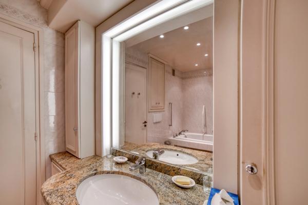 APPARTEMENT TYPE T4 -de 115M2 avec VUE LAC situé DANS LE CENTRE DE THONON LES BAINS