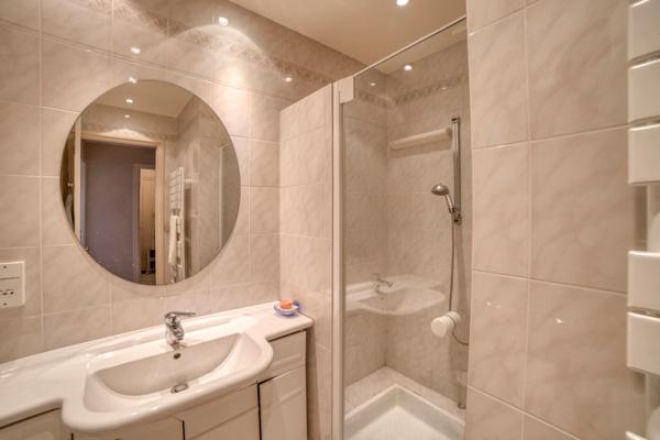 APPARTEMENT TYPE T4 -de 115M2 avec VUE LAC situé DANS LE CENTRE DE THONON LES BAINS