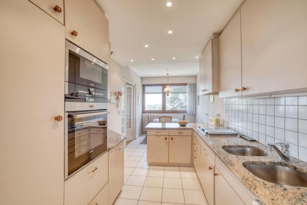 APPARTEMENT TYPE T4 -de 115M2 avec VUE LAC situé DANS LE CENTRE DE THONON LES BAINS