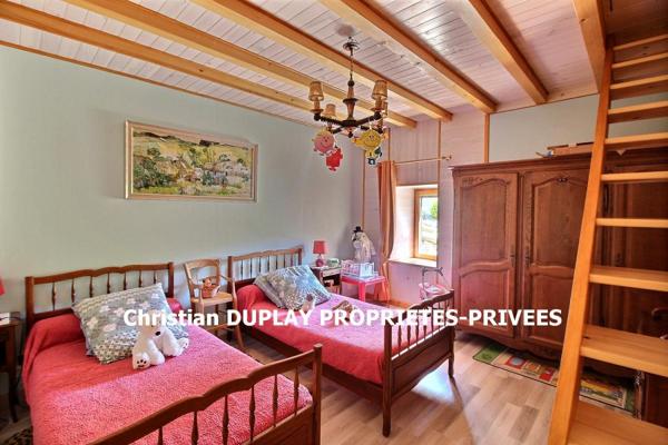 A 8 km de Riotord 43220 secteur Clavas ferme rénovée de 189m² + dépendances sur 5310m² de terrain attenant et 8920m² de terrain non attenant avec ruisseaume 189m² habitables 4 chambres