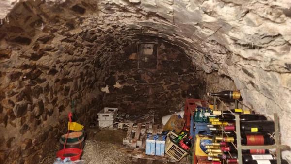 A 8 km de Riotord 43220 secteur Clavas ferme rénovée de 189m² + dépendances sur 5310m² de terrain attenant et 8920m² de terrain non attenant avec ruisseaume 189m² habitables 4 chambres