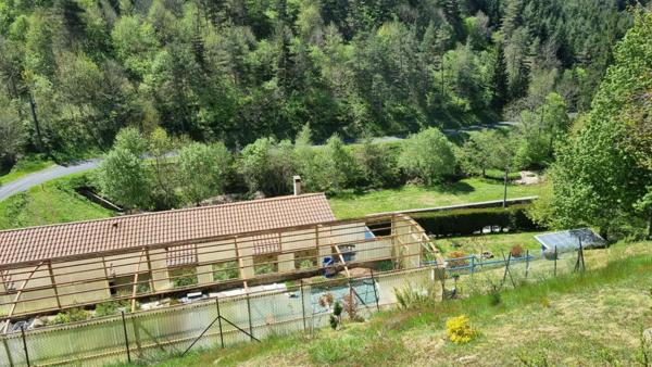 A 8 km de Riotord 43220 secteur Clavas ferme rénovée de 189m² + dépendances sur 5310m² de terrain attenant et 8920m² de terrain non attenant avec ruisseaume 189m² habitables 4 chambres