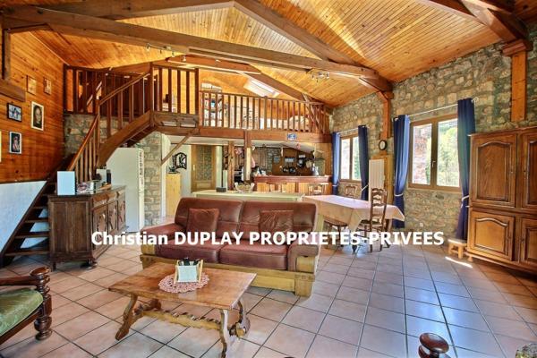 A 8 km de Riotord 43220 secteur Clavas ferme rénovée de 189m² + dépendances sur 5310m² de terrain attenant et 8920m² de terrain non attenant avec ruisseaume 189m² habitables 4 chambres