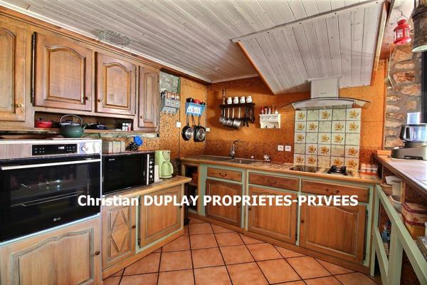 A 8 km de Riotord 43220 secteur Clavas ferme rénovée de 189m² + dépendances sur 5310m² de terrain attenant et 8920m² de terrain non attenant avec ruisseaume 189m² habitables 4 chambres