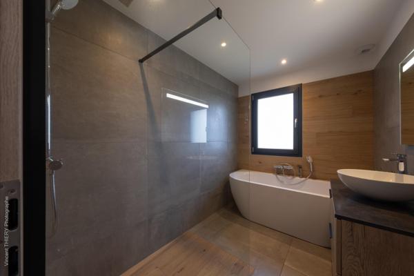 Etat impeccable, excellentes performances énergétiques, plain pied, prestations haut de gamme