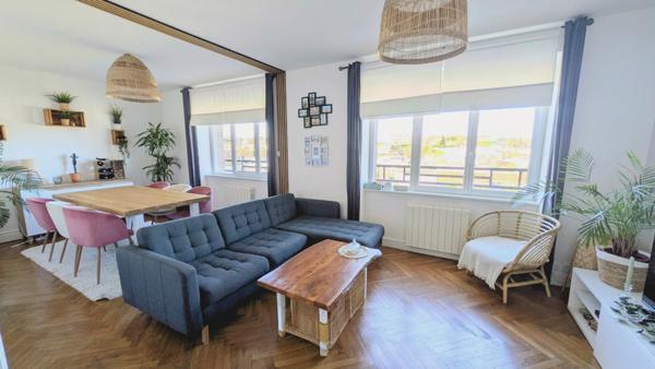 Quimper (29000) Appartement T4 rénové avec terrasse exceptionnelle de 37 m² – Exposition Sud