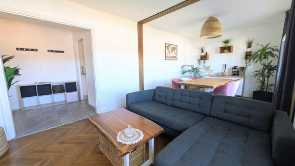 Quimper (29000) Appartement T4 rénové avec terrasse exceptionnelle de 37 m² – Exposition Sud