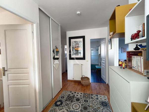 Maison Lescar 5 chambres ,3 sdb/sde,double garage