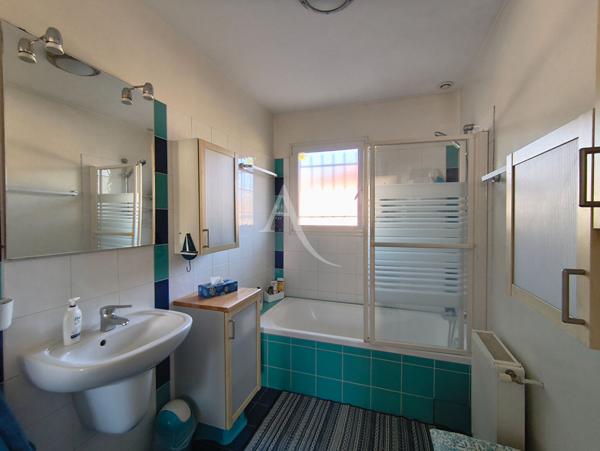 Maison Lescar 5 chambres ,3 sdb/sde,double garage