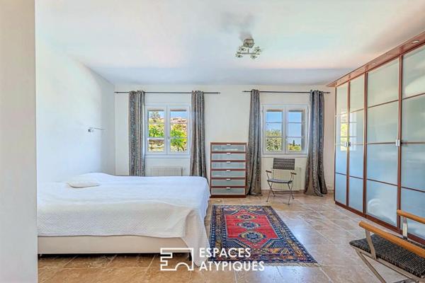 Mas provençal de 270 m² à Châteauneuf-Grasse avec vue village et piscine