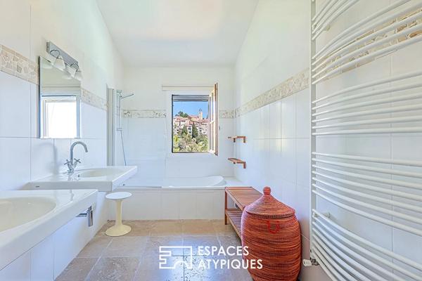 Mas provençal de 270 m² à Châteauneuf-Grasse avec vue village et piscine