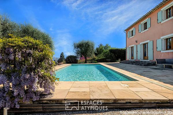 Mas provençal de 270 m² à Châteauneuf-Grasse avec vue village et piscine
