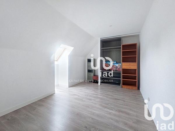 Pavillon 7 pièces de 165 m² à Mehun-sur-Yèvre (18500)