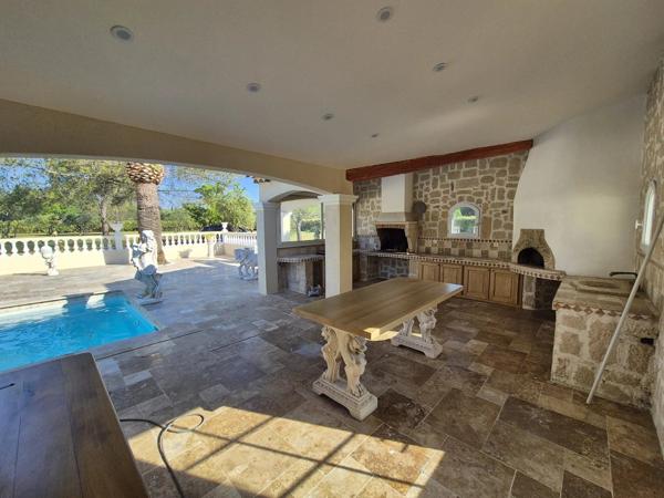 Vente                                                      Villa
                        
                     6 pièces                      145 m2                     à Le Luc