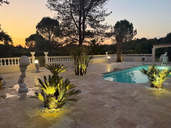 Vente                                                      Villa
                        
                     6 pièces                      145 m2                     à Le Luc