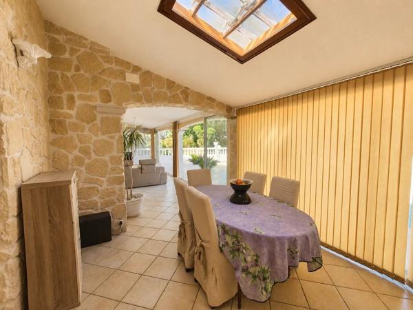 Vente                                                      Villa
                        
                     6 pièces                      145 m2                     à Le Luc
