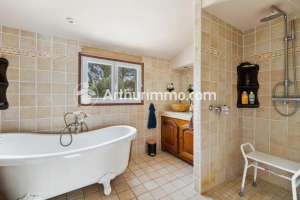 Vente                                                      Villa
                        
                     6 pièces                      145 m2                     à Le Luc