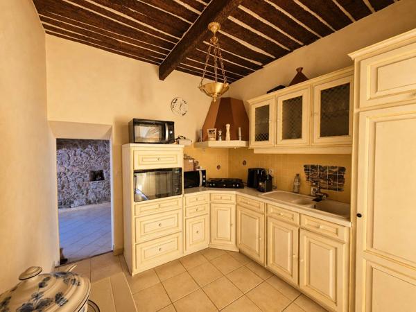 Vente                                                      Villa
                        
                     6 pièces                      145 m2                     à Le Luc