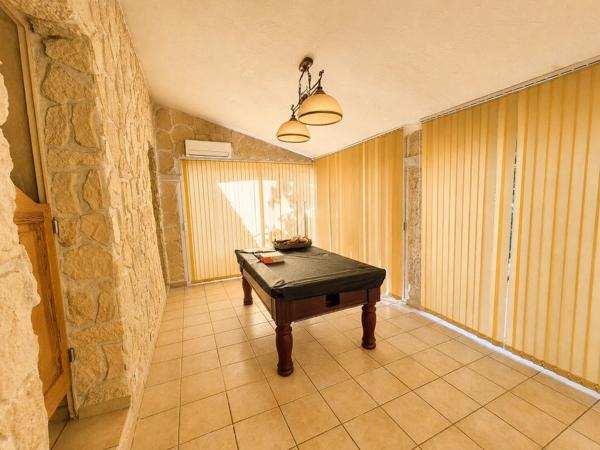 Vente                                                      Villa
                        
                     6 pièces                      145 m2                     à Le Luc