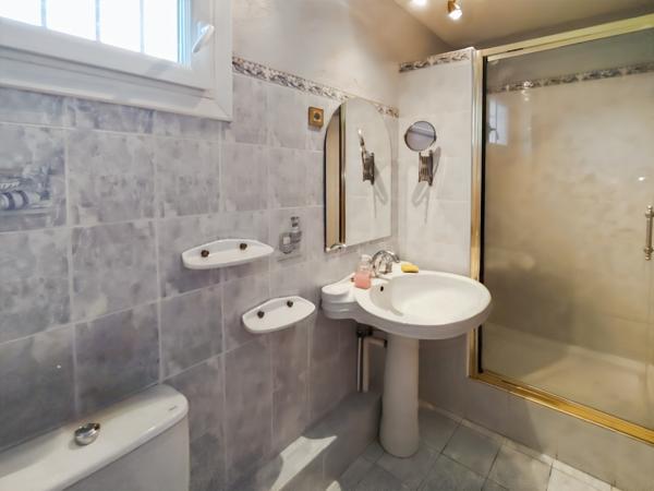 Pont-Saint-Esprit (30130) MAISON 108 m² 3/4 CHAMBRES AVEC GARAGE