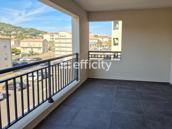 Appartement
         3 pièces
        - 69 m² 215 000 € *