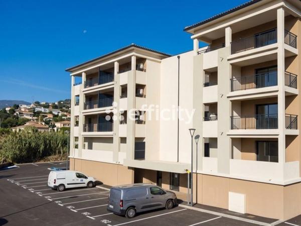 Appartement
         3 pièces
        - 69 m² 215 000 € *