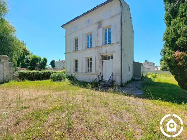 Belle maison de caractère au coeur de Gensac La Pallue